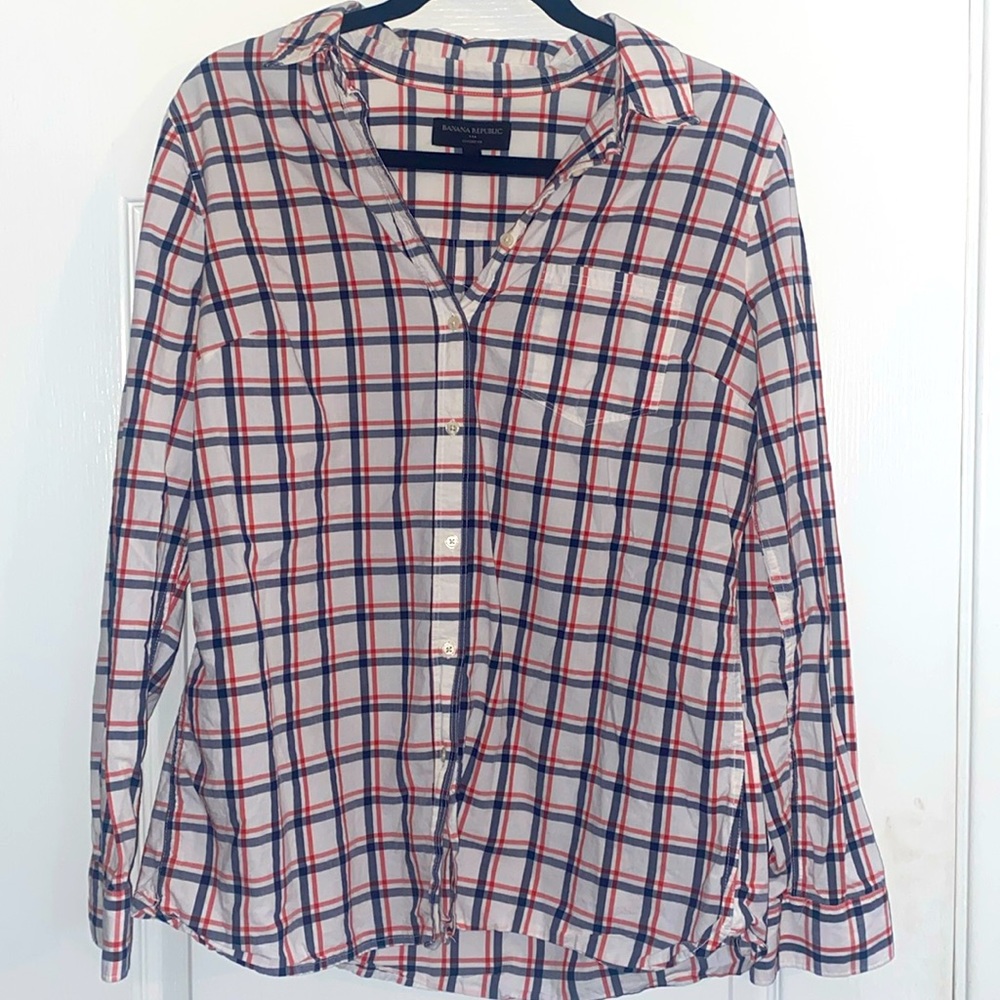 Banana Republic button up long sleeve shirt. Good condition. No stains.